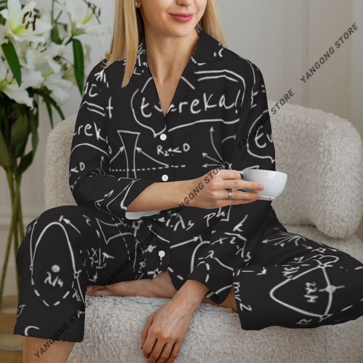 ชุดนอนผู้หญิงลายสูตรทางวิทยาศา - Monochrome Suit Set บทวิจารณ์และราคา
